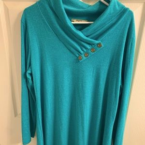 Adorable green 2XL knit top. Extra long and would look cute with leggings!